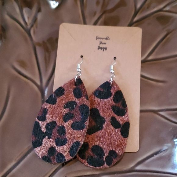 Animal print earrings wire - Picture 2 of 3